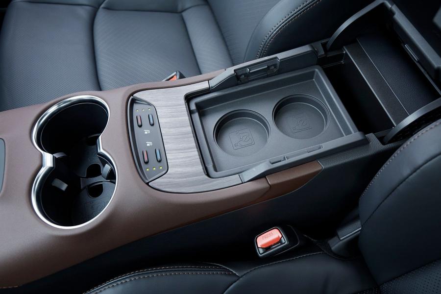 Интерьер Toyota Harrier 2020 года  (фото 31 из 40)